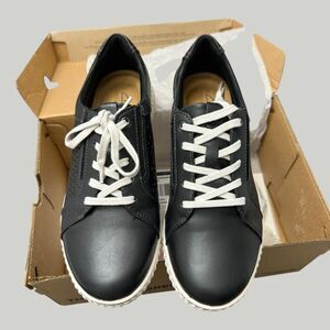 New In Box Clarks Collection Leather/Textile Sneakers Caroline Ella Black 8M